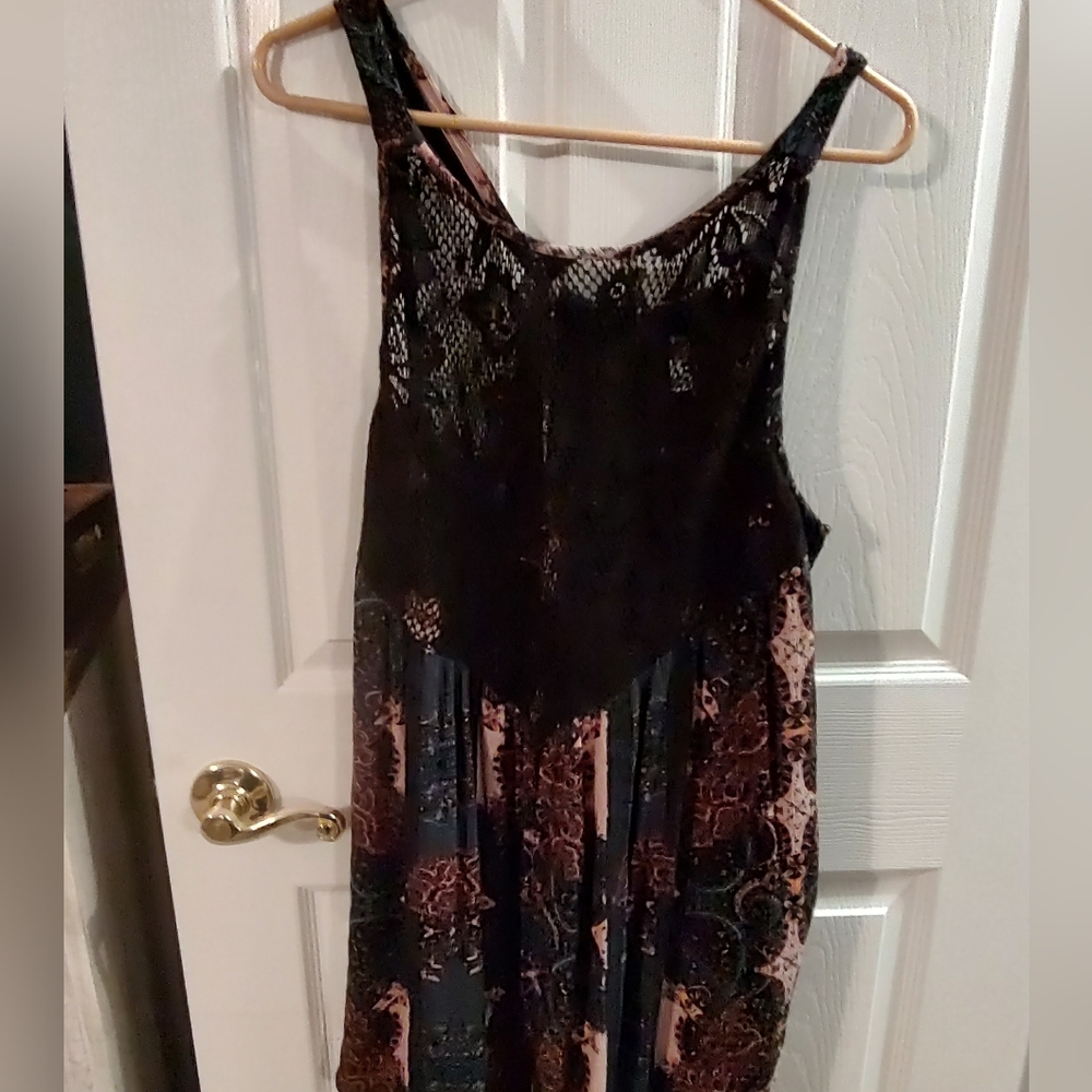 Like new. EUC FREE PEOPLE INTIMATELY oversized tunic with lace